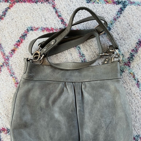 ROOTS Canada Leather Hobo - Picture 8 of 14